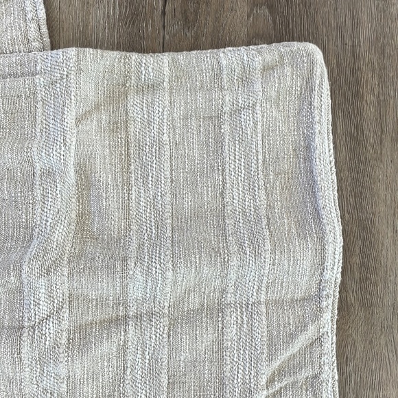 Two throw pillow cases - Picture 3 of 4